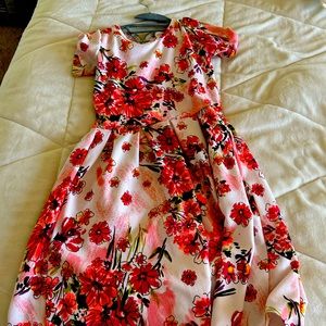 Comfortable maternity/ bump friendly dress with POCKETS